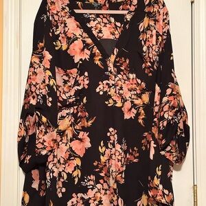 Torrid Harper Black Floral V-Neck Blouse in Peach size 5
